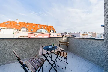 Zagreb Apartment with 3 Balconies & 3 Bedrooms