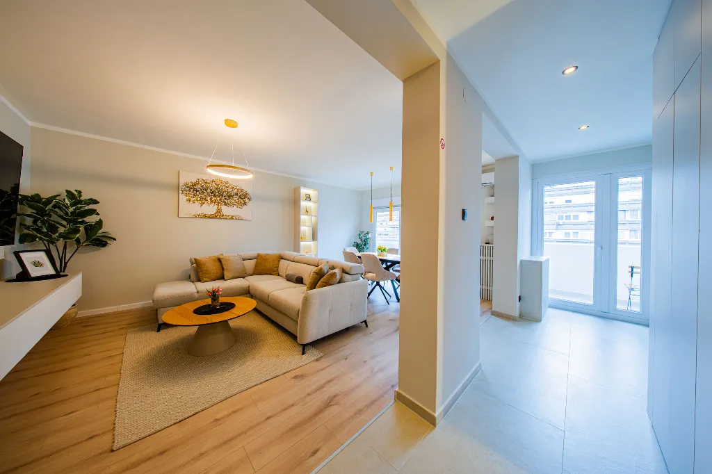 Zagreb 1-Bedroom Apartment with Loggia