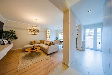 Zagreb 1-Bedroom Apartment with Loggia
