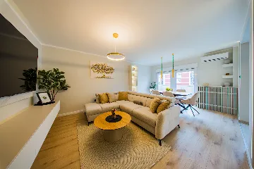 Zagreb 1-Bedroom Apartment with Loggia