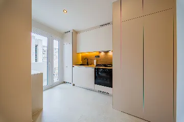 Zagreb 1-Bedroom Apartment with Loggia