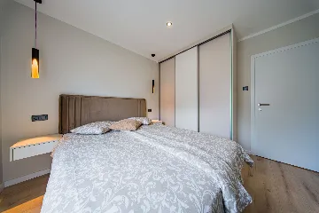 Zagreb 1-Bedroom Apartment with Loggia