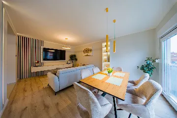 Zagreb 1-Bedroom Apartment with Loggia