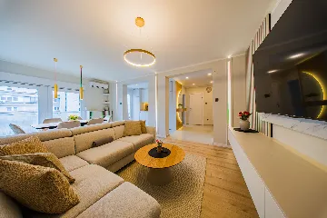 Zagreb 1-Bedroom Apartment with Loggia