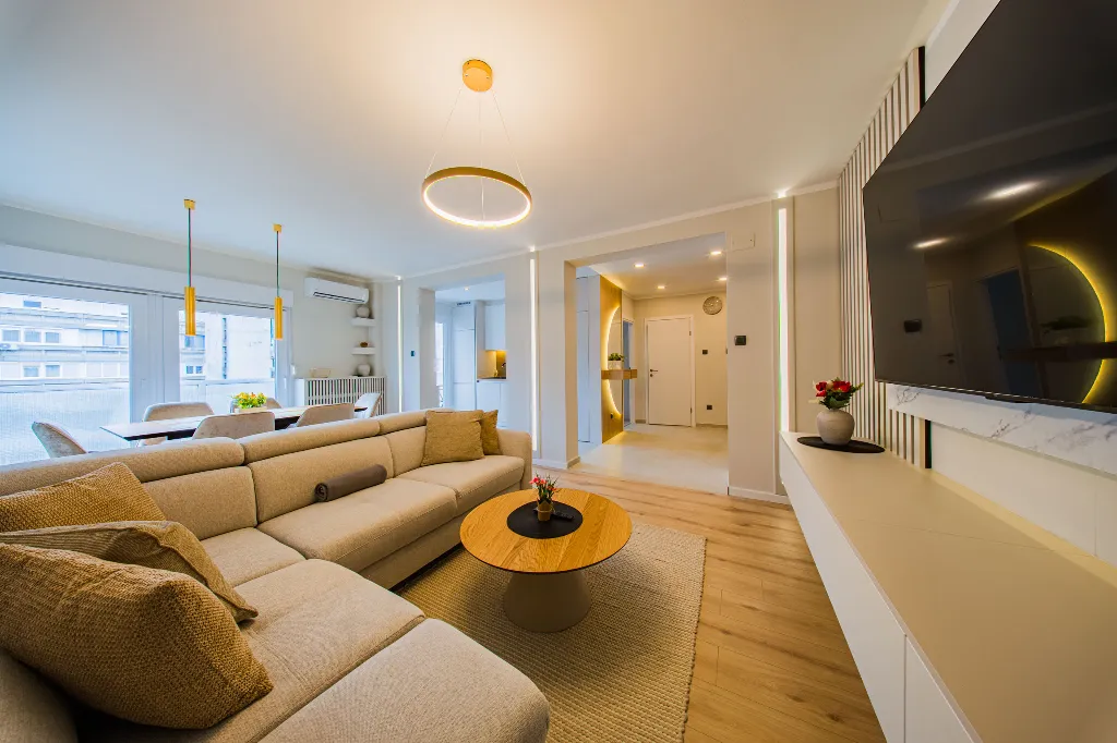 Zagreb 1-Bedroom Apartment with Loggia