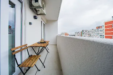 Zagreb 1-Bedroom Apartment with Loggia