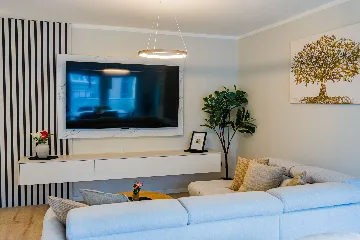 Zagreb 1-Bedroom Apartment with Loggia