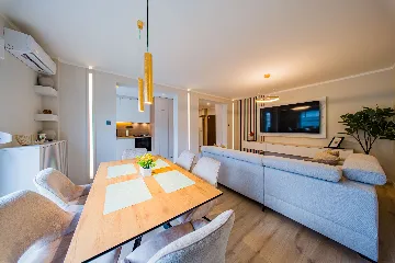 Zagreb 1-Bedroom Apartment with Loggia