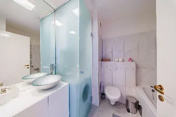 Spacious 3-Bedroom Apartment in Zagreb for 6