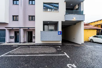 Two-Bedroom Apartment in Zagreb with Parking