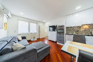 Zagreb 1-Bedroom Apartment with Small Terrace