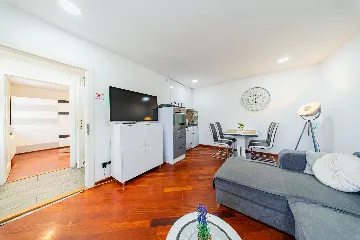 Zagreb 1-Bedroom Apartment with Small Terrace