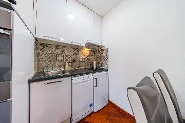 Zagreb 1-Bedroom Apartment with Small Terrace