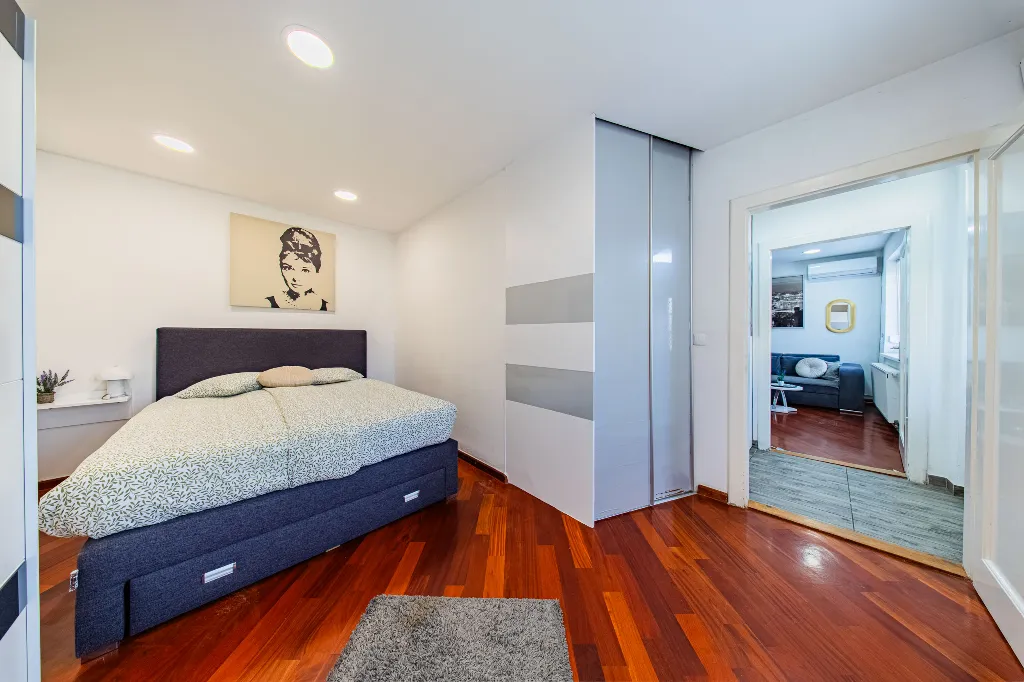 Zagreb 1-Bedroom Apartment with Small Terrace