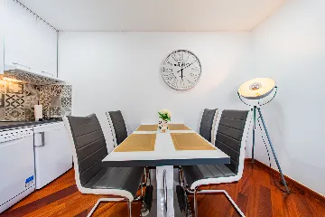 Zagreb 1-Bedroom Apartment with Small Terrace