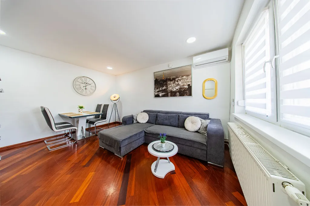 Zagreb 1-Bedroom Apartment with Small Terrace