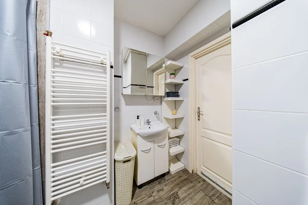 Zagreb 1-Bedroom Apartment with Small Terrace
