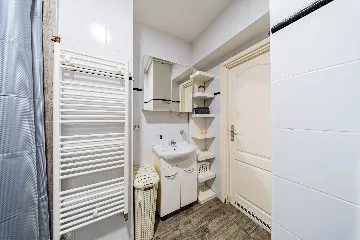 Zagreb 1-Bedroom Apartment with Small Terrace