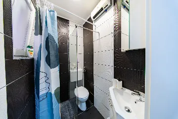 Zagreb 2-Bedroom Apartment with Terrace (Sleeps 4)