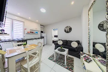 Zagreb 2-Bedroom Apartment with Terrace (Sleeps 4)