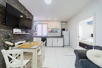 Zagreb 2-Bedroom Apartment with Terrace (Sleeps 4)