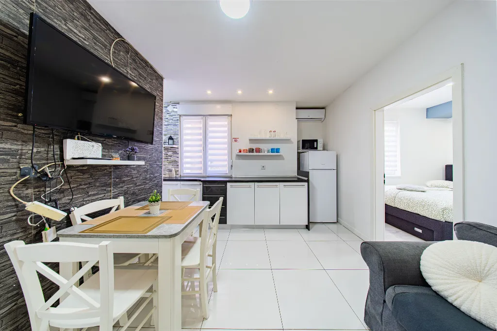 Zagreb 2-Bedroom Apartment with Terrace (Sleeps 4)