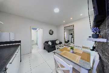 Zagreb 2-Bedroom Apartment with Terrace (Sleeps 4)