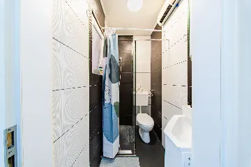 Zagreb 2-Bedroom Apartment with Terrace (Sleeps 4)