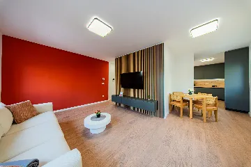 Zagreb 2-Bedroom Apartment with Balcony