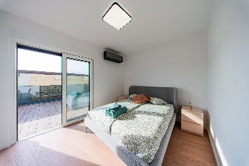 Zagreb 2-Bedroom Apartment with Balcony