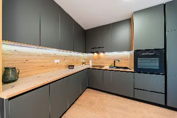 Zagreb 2-Bedroom Apartment with Balcony