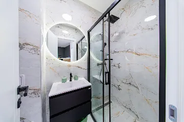 Zagreb 2-Bedroom Apartment with Balcony