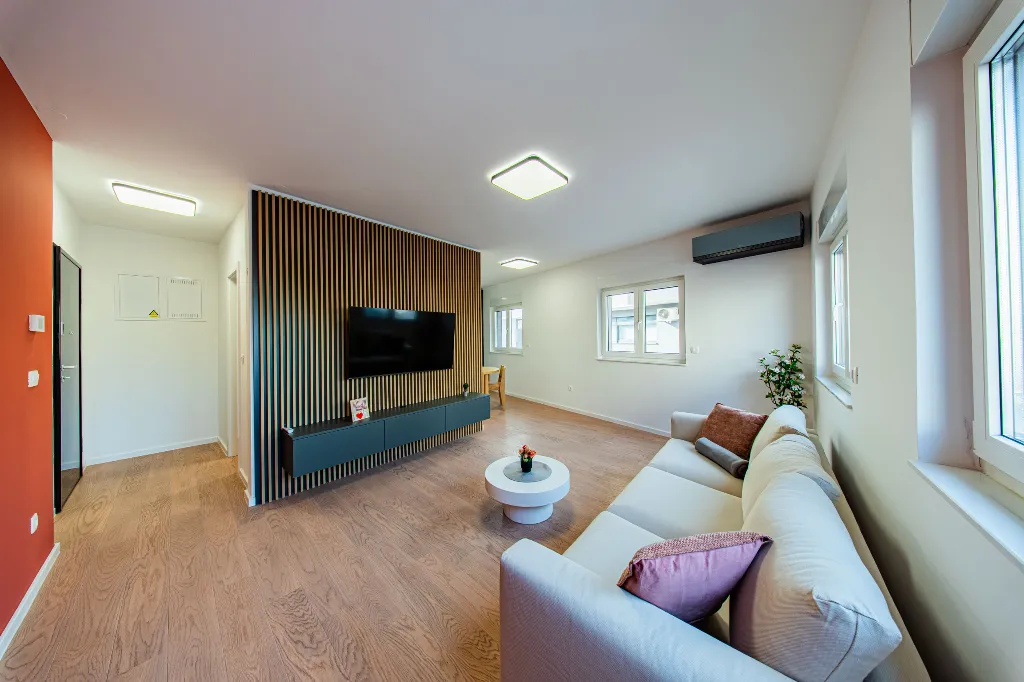 Zagreb 2-Bedroom Apartment with Balcony