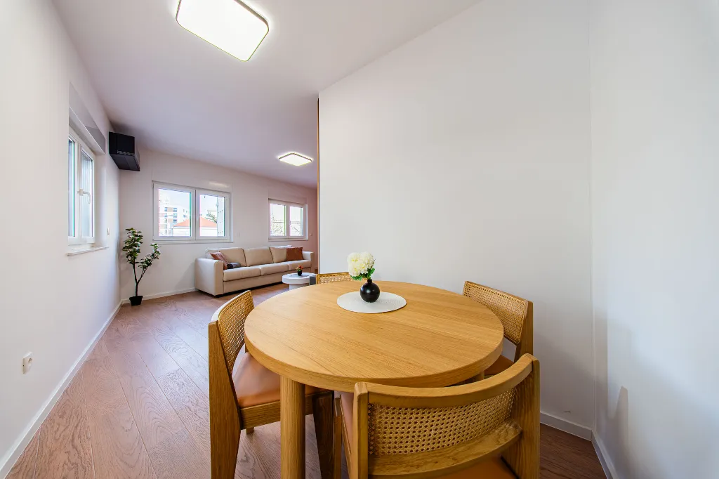 Zagreb 2-Bedroom Apartment with Balcony