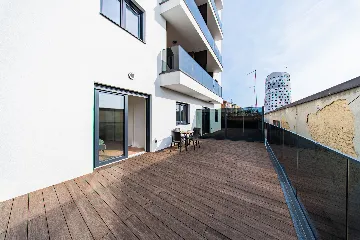 Zagreb 2-Bedroom Apartment with Balcony