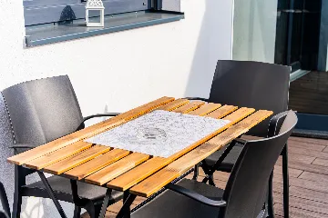 Zagreb 2-Bedroom Apartment with Balcony