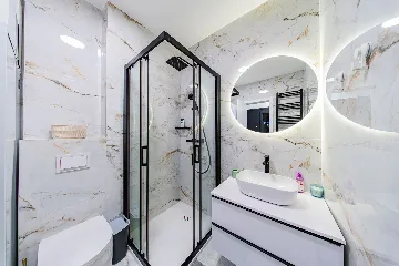 Zagreb 2-Bedroom Apartment with Balcony