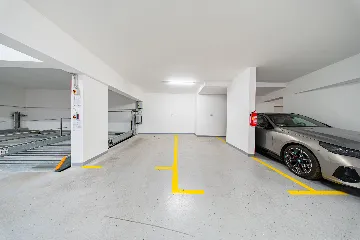 Zagreb 2-Bedroom Apartment with Balcony