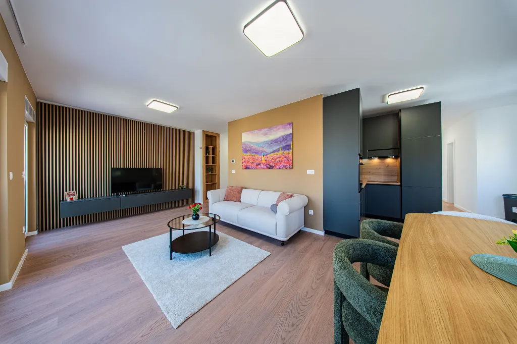 Zagreb 2-Bedroom Apartment with Balcony & Garage
