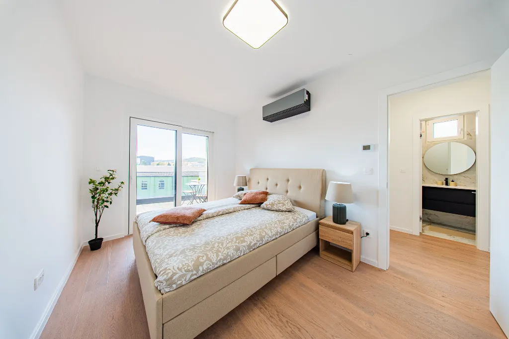 Zagreb 2-Bedroom Apartment with Balcony & Garage