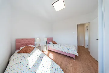 Zagreb 2-Bedroom Apartment with Balcony & Garage