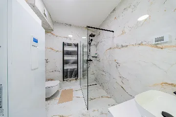 Zagreb 2-Bedroom Apartment with Balcony & Garage