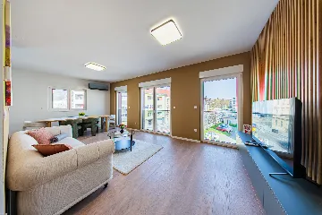 Zagreb 2-Bedroom Apartment with Balcony & Garage