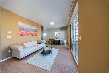 Zagreb 2-Bedroom Apartment with Balcony & Garage