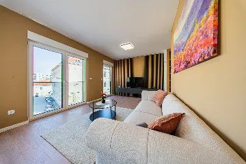 Zagreb 2-Bedroom Apartment with Balcony & Garage