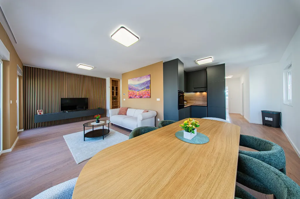 Zagreb 2-Bedroom Apartment with Balcony & Garage