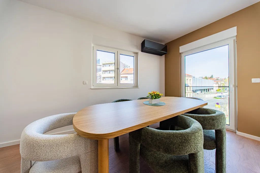 Zagreb 2-Bedroom Apartment with Balcony & Garage