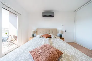 Zagreb 2-Bedroom Apartment with Balcony & Garage