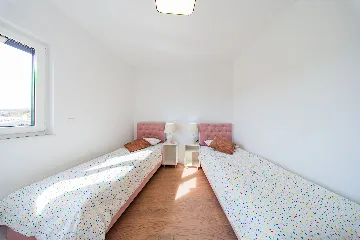 Zagreb 2-Bedroom Apartment with Balcony & Garage