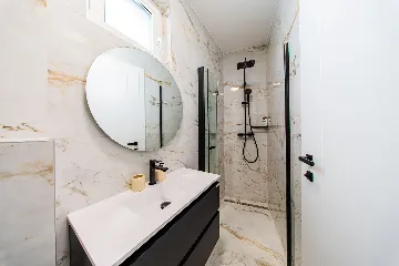 Zagreb 2-Bedroom Apartment with Balcony & Garage